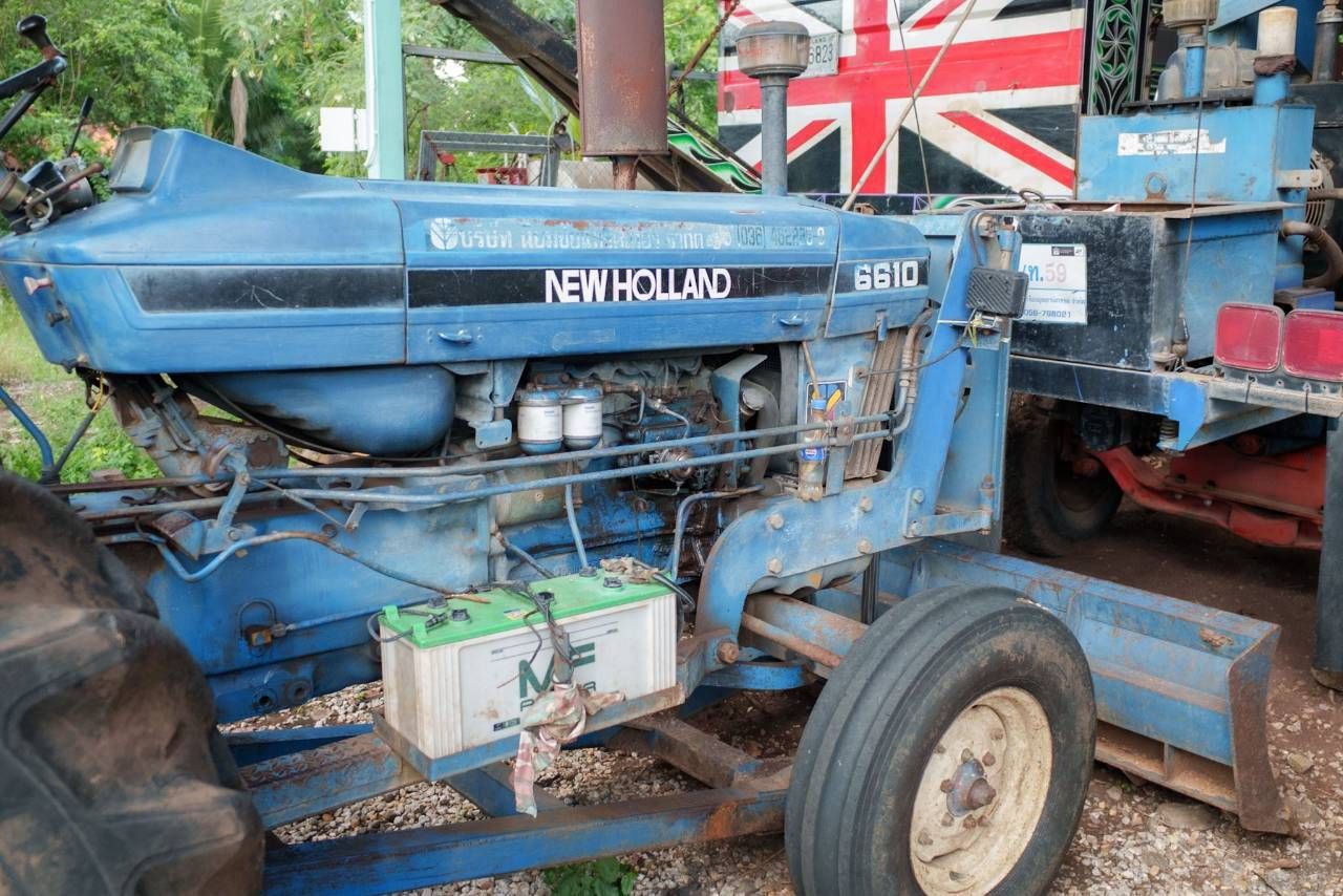 แบตเตอรี่ MF บนรถไถ New Holland